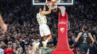 ג'ורדן נוורה מטביע