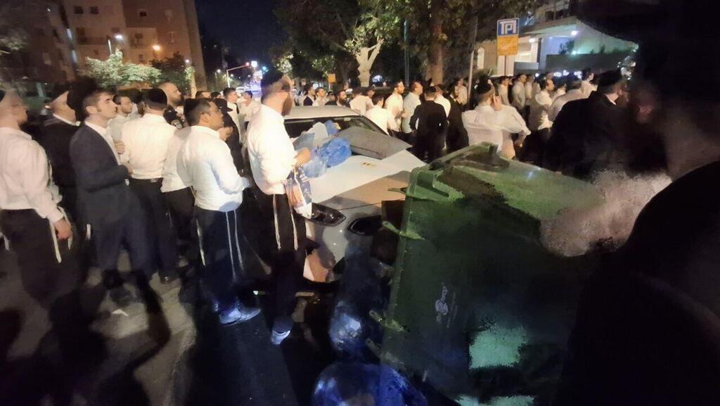 Extremist ultra-Orthodox protestors arrive to block a draft dodger arrest (Photo: Kobi Israel) חרדים קיצונים מתפרעים ברמת גן בעקבות ניסיון מעצר עריק