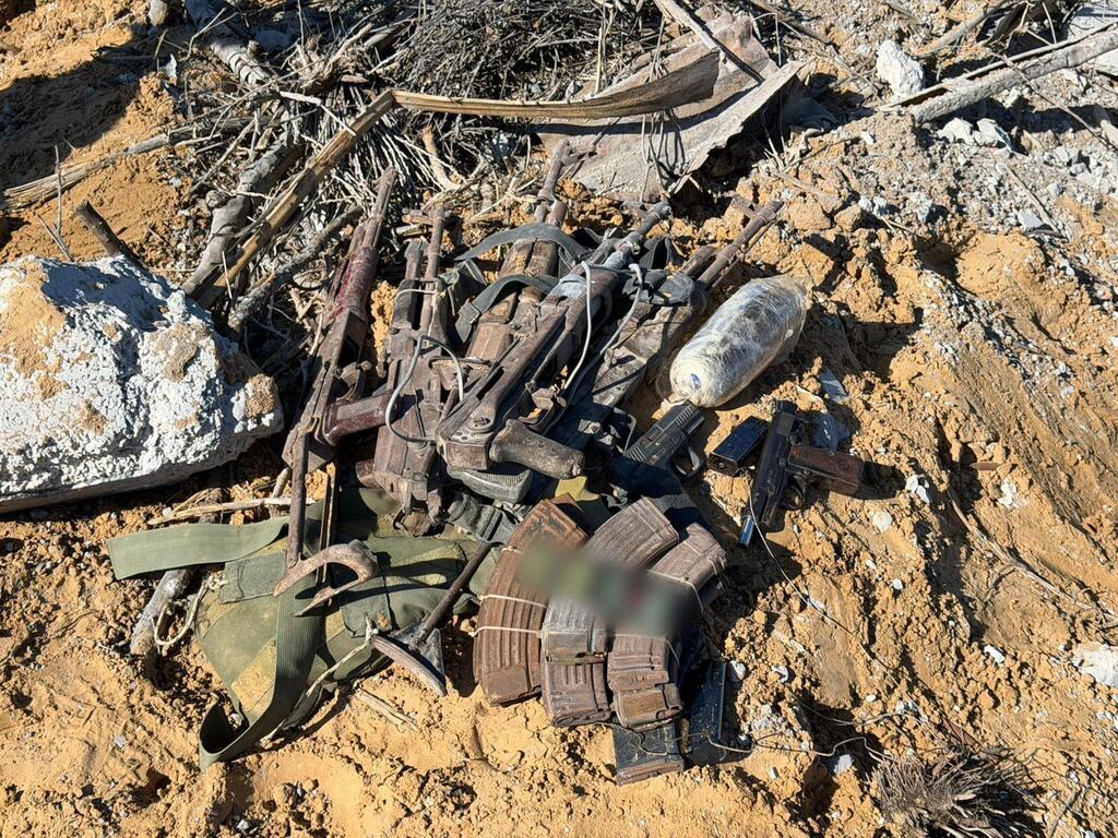 Оружие и боеприпасы террористов (Фото: пресс-служба ЦАХАЛа) אמצעי הלחימה של המחבלים שאותרו במרחב רפיח