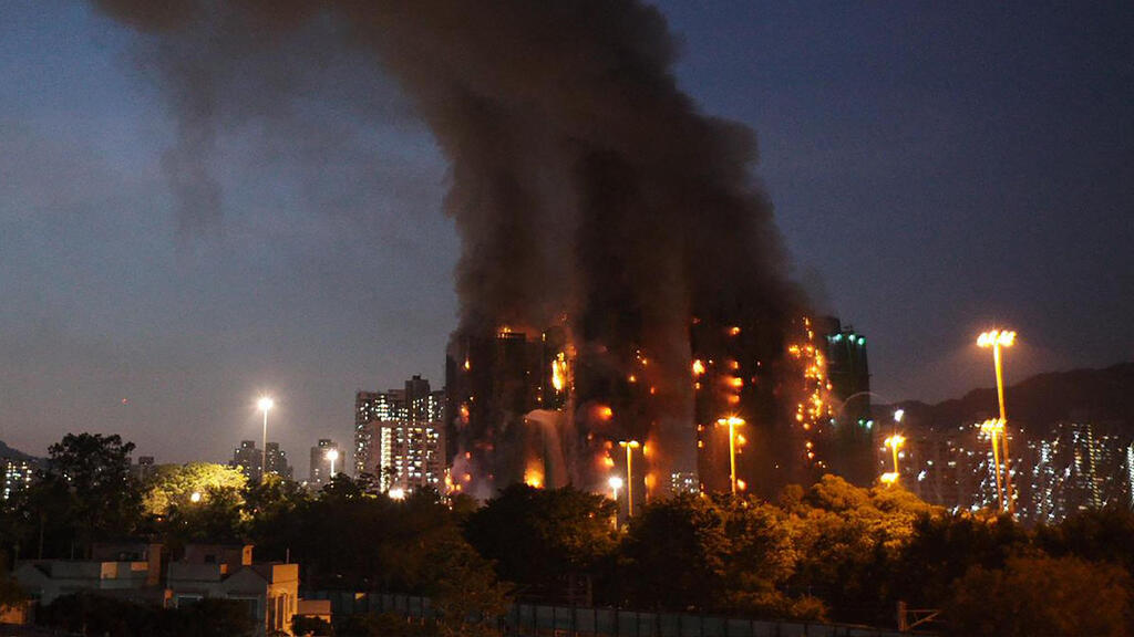 Photo: Yan Zhao/ AFP שריפה ב מגדלים מתחם מגורים ב הונג קונג