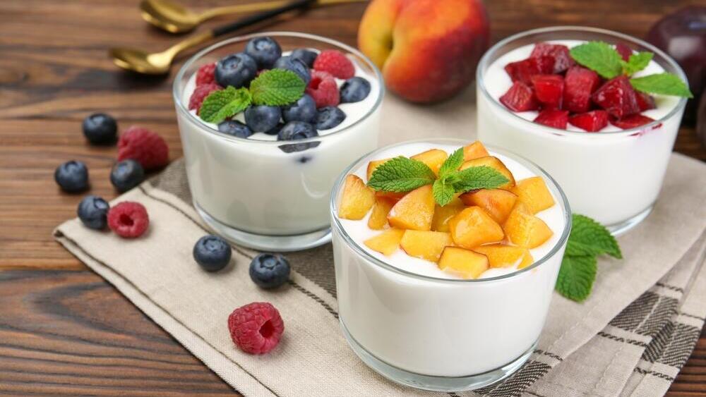 Йогурт со свежими фруктами (Фото: shutterstock) Йогурт со свежими фруктами