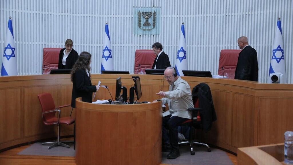 Заседание БАГАЦа, 27 ноября (Фото: Алекс Гамбург) הרכב השופטים בפתח הדיון בעתירה על מינוי השופט בדימוס בן חמו לניהול חקירת הפצ"רית