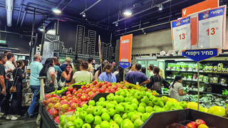 לציבור נמאס מעליות המחירים, אז מציעים לו אייפון