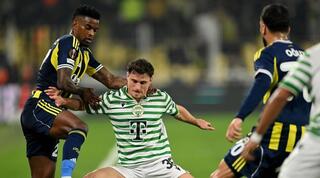 גבי קניקובסקי נאבק עם נלסון סמדו על הכדור