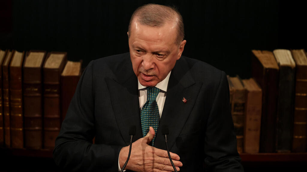 Turkish President Recep Tayyip Erdogan (Photo: Chris McGrath/Getty Images) נשיא טורקיה ארדואן נואם מול האפיפיור ליאו ה-14 ב אנקרה