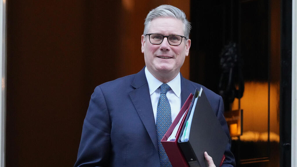 British Prime Minister Keir Starmer called the invitation to Kanye West 'disturbing' due to his past antisemitism (Photo: Frank Augstein\AP) ראש ממשלת בריטניה, קיר סטרמר