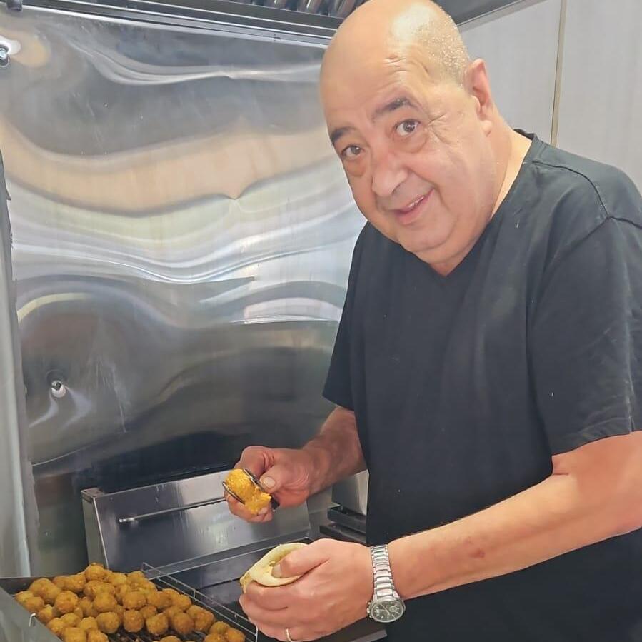 שמעון עמר, תושב קריית שמונה ובעל "פלאפל עמר"