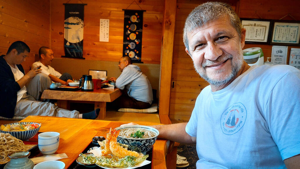 אוכלים בין השיעורים