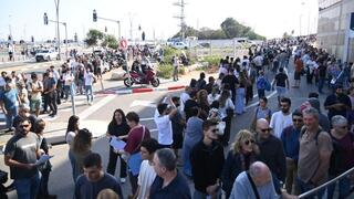 תור ענק לחידוש תוקף דרכון פורטוגלי בסינמה סיטי גלילות