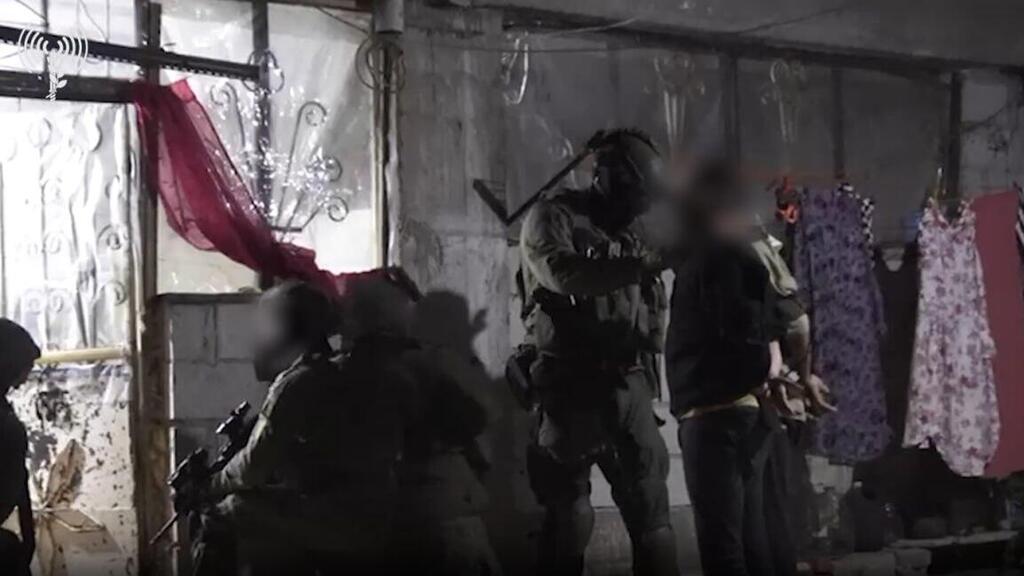 Задержание террориста в Сирии (Фото: пресс-служба ЦАХАЛа) תיעוד מההיתקלות בכפר בית ג׳ן שבסוריה