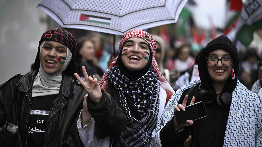 הפגנה מפגינים פרו פלסטינים פריז צרפת