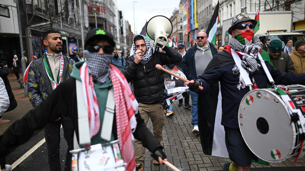 הפגנה מפגינים פרו פלסטינים בלפסט צפון אירלנד