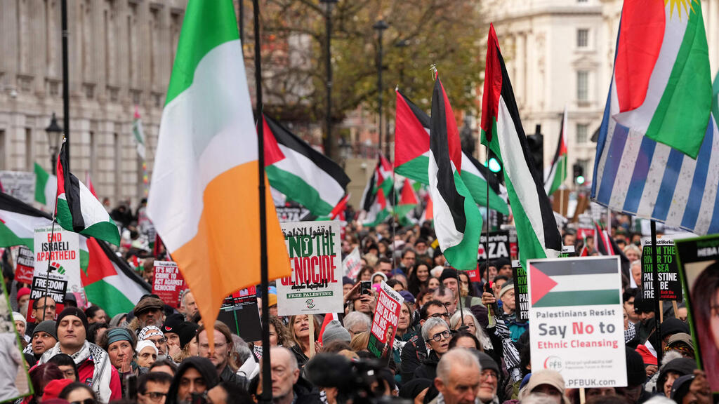 הפגנה מפגינים פרו פלסטינים לונדון בריטניה