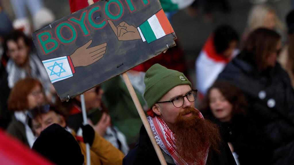 הפגנה מפגינים פרו פלסטינים דבלין אירלנד