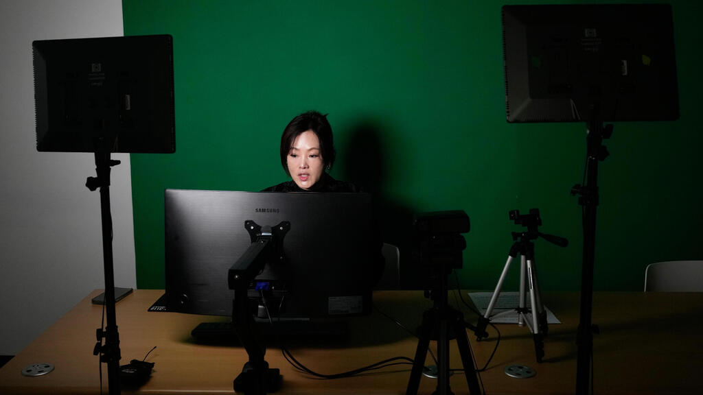 דרום קוריאה לי סי יאונג מנהלת רדיו צפון קוריאה החופשי (Photo: Ahn Young-joon/ AP) דרום קוריאה לי סי יאונג מנהלת רדיו צפון קוריאה החופשי