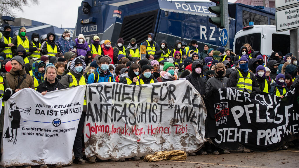 Protest against the establishment of the new youth wing of Alternative for Germany (Photo: Hesham Elsherif/Getty Images) מחאה נגד הקמת אגף הנוער החדש של אלטרנטיבה לגרמניה