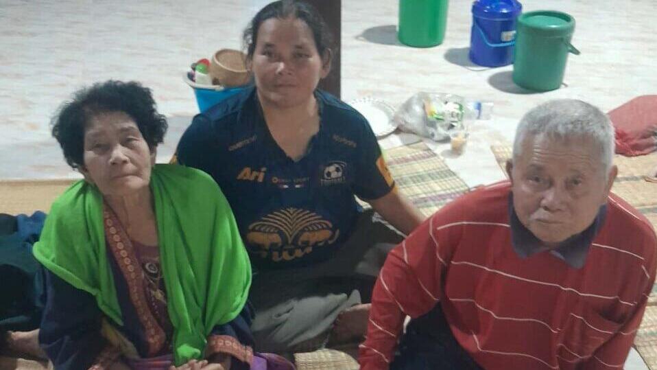 Родители и сестра Ринталака (Фото предоставлено Ратдой Конгпхет รัตน์ดา กองเพชร์ ) משפחתו של סותטיסאק רינטלאק ז"ל - אביו, אימו ואחותו