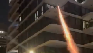 אוהדי מכבי ת"א יורים חזיז מחוץ לביתו של ז'רקו לאזטיץ'