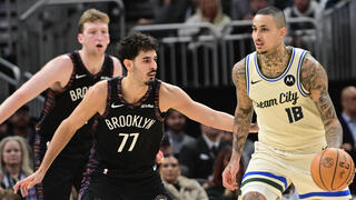 שחקן ברוקלין נטס בן שרף עם דני וולף מול שחקן מילווקי באקס קייל קוזמה