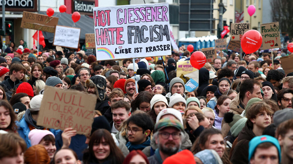 Protest against the establishment of the new youth wing of Alternative for Germany (Photo: Christian Mang/Reuters) מחאה נגד הקמת אגף הנוער החדש של אלטרנטיבה לגרמניה