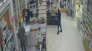 תיעוד שוד ברהט בית עסק למכירת ניידים