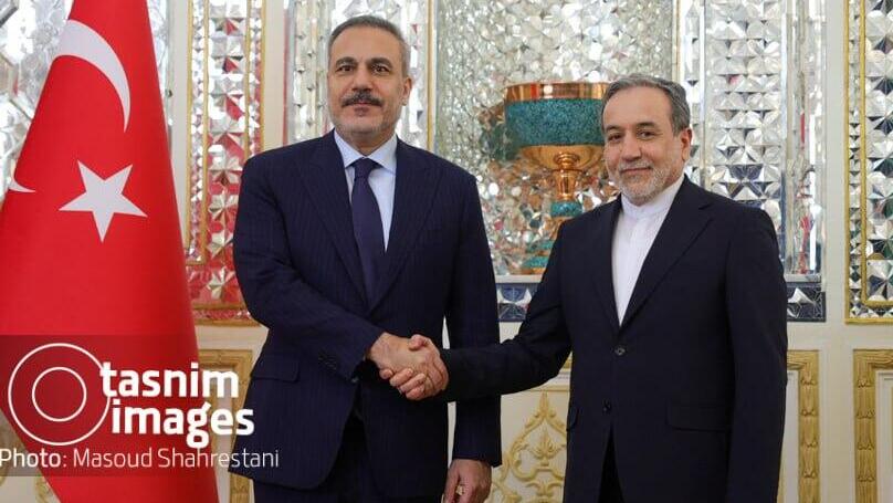 פגישתם של שרי החוץ של איראן וטורקיה, עבאס עראקצ'י והאקאן פידאן באיראן