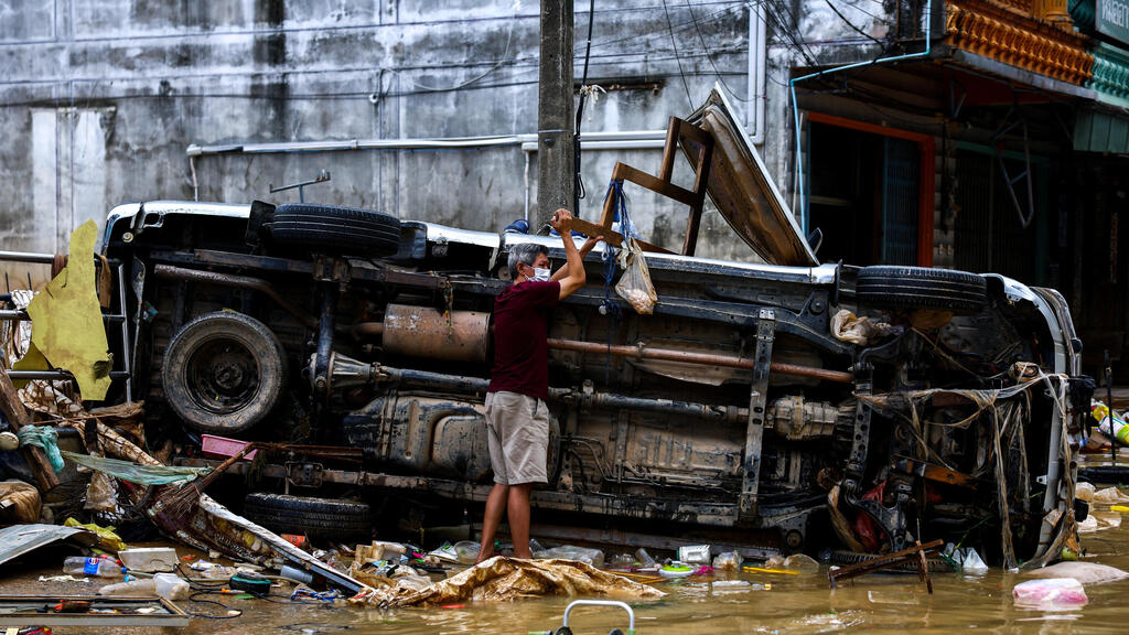 Последствия затоплений в южной части Таиланда (Фото: REUTERS/Athit Perawongmetha) נזקי השיטפונות דרום תאילנד סונגקלה
