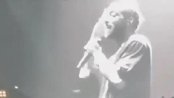 טונה מופיע בהיכל מנורה