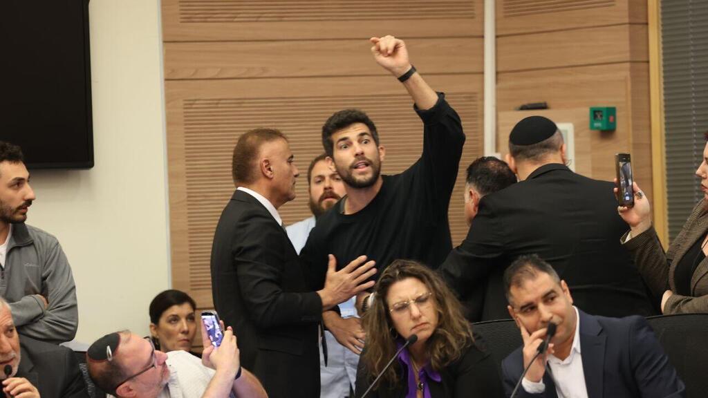 На заседании комиссии (Фото: Алекс Коломойский ) ועדת החוץ והביטחון