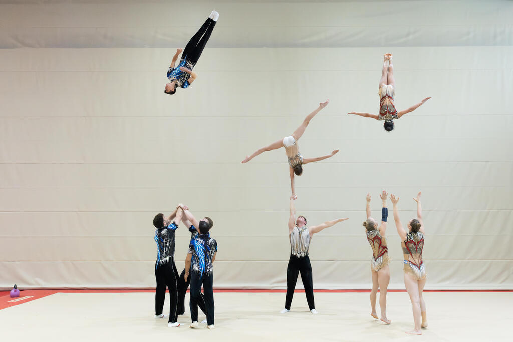 The Israeli Acrobatic Gymnastics Team trains ahead of the world championship. They returned with one gold and two bronze medals (Holon, July 17, 2025) (Photo: Oz Mualem, Ynet, Yedioth Ahronoth) נבחרת ישראל באקרובטיקה מתאמנת לקראת אליפות העולם. הנבחרת שבה לארץ עם מדליית זהב ושתי מדליות ארד. חולון, 17 ביולי 2025