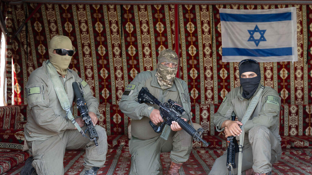 Master Sgt. Taleb, Lt. Col. Bassam, and Capt. Ali (Photo: Tal Shahar) צוות הגששים. מימין: סרן עלי, סא"ל בסאם ורס"ר טאלב
