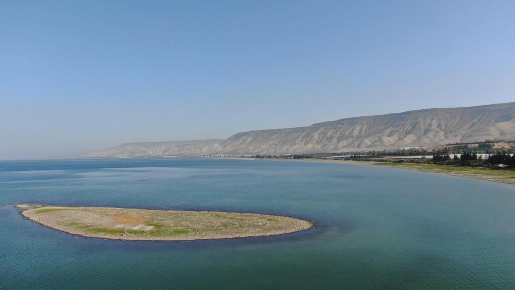 Остров напротив побережья кибуца Мааган (Фото: Шай Мизрахи, Объединение городов Кинерета) האי מול קיבוץ מעגן, 23.11.25