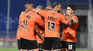 שחקני בני יהודה חוגגים