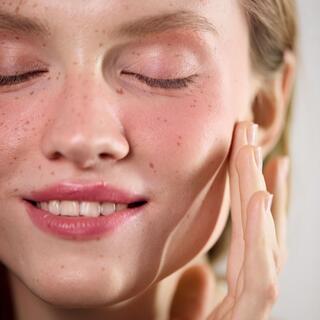 אשה שעברה הזרקת זרע סלמון בפנים