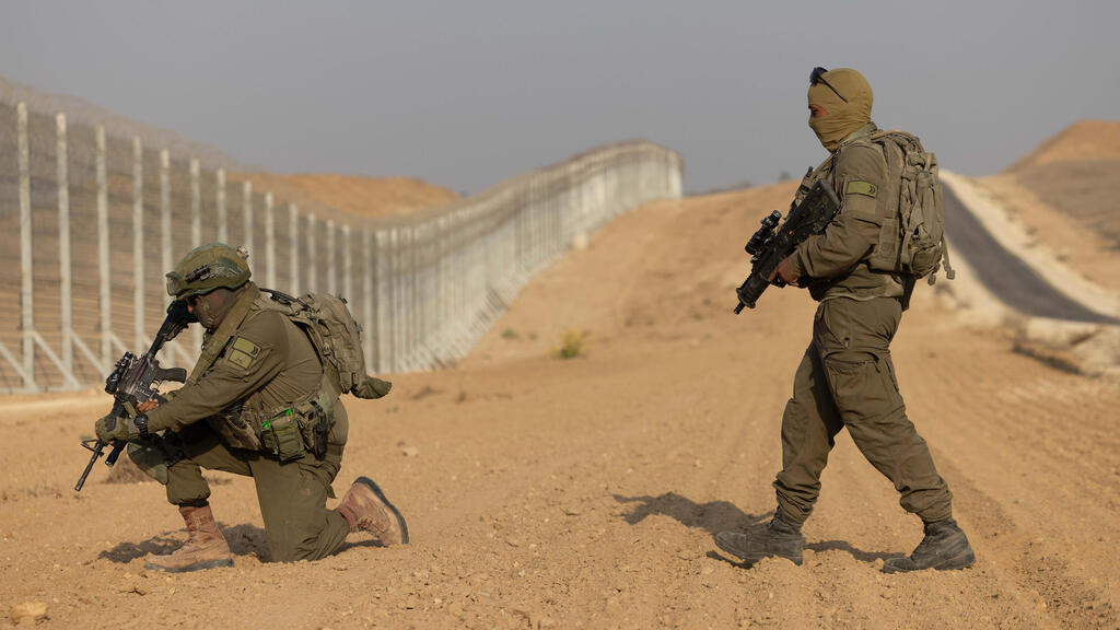 IDF trackers (Photo: Tal Shahar) הגששים בשטח