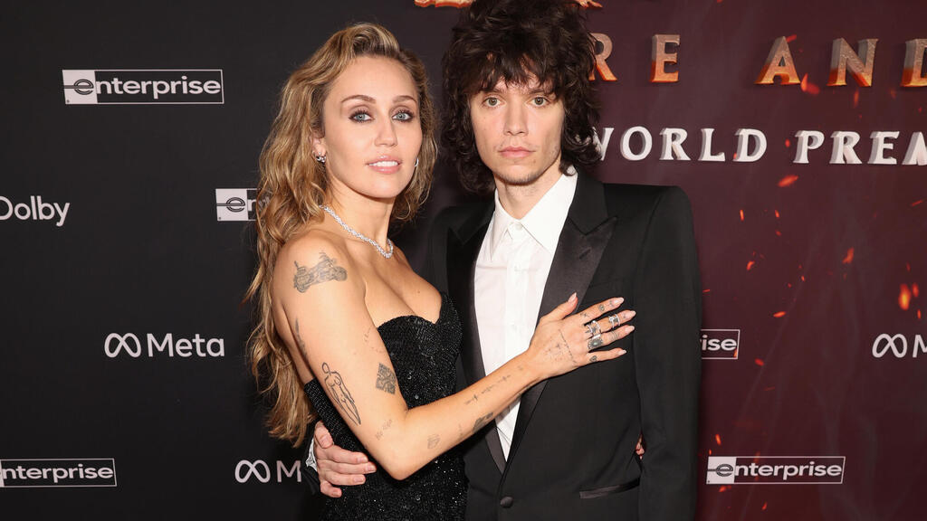 מיילי סיירוס מקס מורנדו