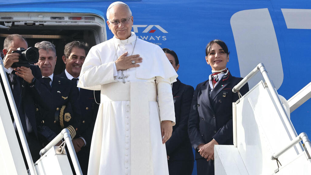 Pope Leo leaves Lebanon (Photo: Ibrahim Amro / AFP) האפיפיור עוזב את ביירות