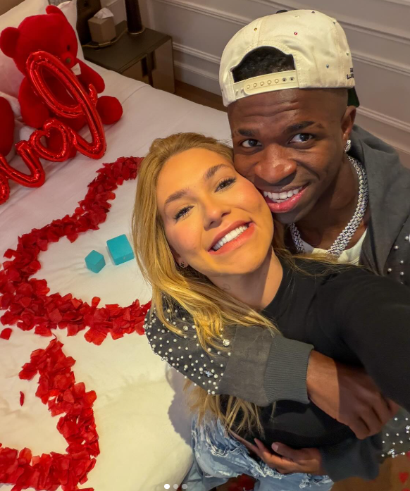 נשות הכדורגלנים וירג'יניה פונסקה (ויניסיוס ג'וניור)