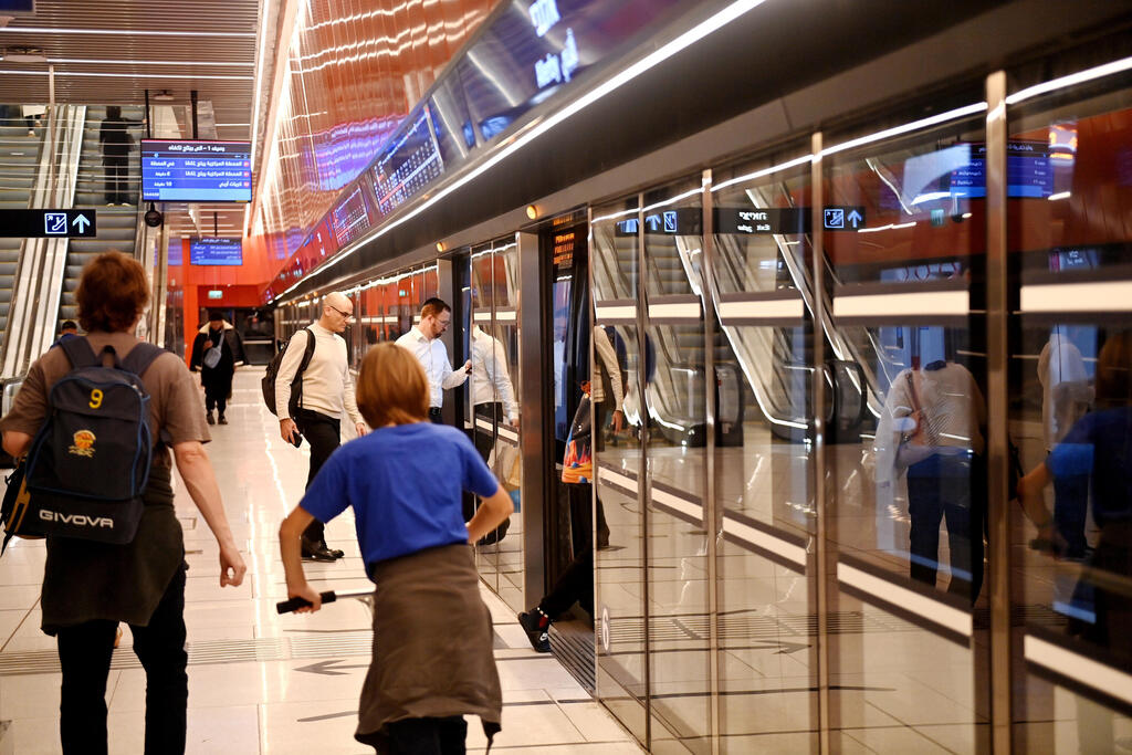 Photo: Kobi Koankes תחנת אלנבי של הרכבת הקלה בתל אביב, ללא אבטחה