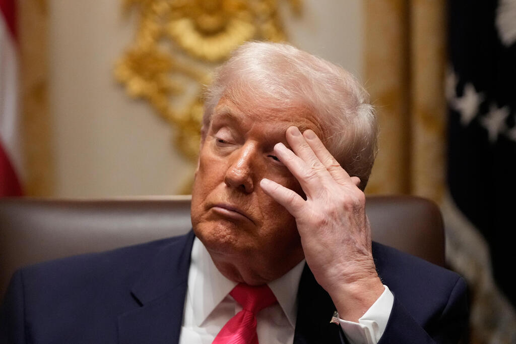 президент США Дональд Трамп (Фто: AP Photo/Julia Demaree Nikhinson) נשיא ארה"ב דונלד טראמפ בישיבת קבינט