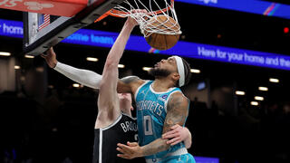 שחקן ברוקלין נטס דני וולף מול שחקן שארלוט הורנטס מיילס ברידג'ס