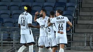 שחקני בני ריינה חוגגים