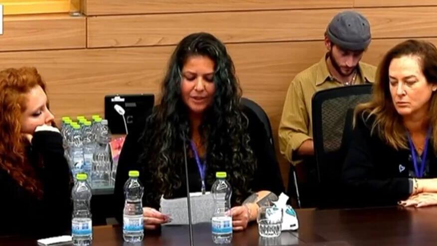 Адар Фельдман на заседании комиссии кнессета (Фото: телеканал кнессета) עדותה הקשה של הדר פלדמן על פגיעה מינית