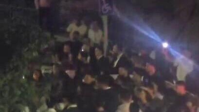 מעצר עריק חרדי הסתכם בשחרורו לאחר שמפגינים חסמו את הניידת