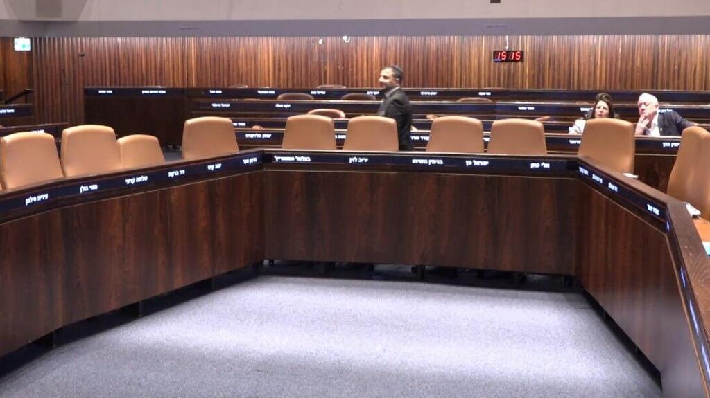 Пленарное заседание кнессета (Фото: канал кнессета) המושבים הריקים של הקואליציה