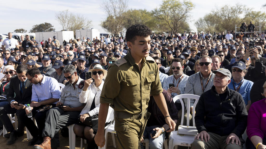 Идан Александр (Фото: AP Photo/Ariel Schalit) עידן אלכסנדר לובש מדים במתחם הנובה