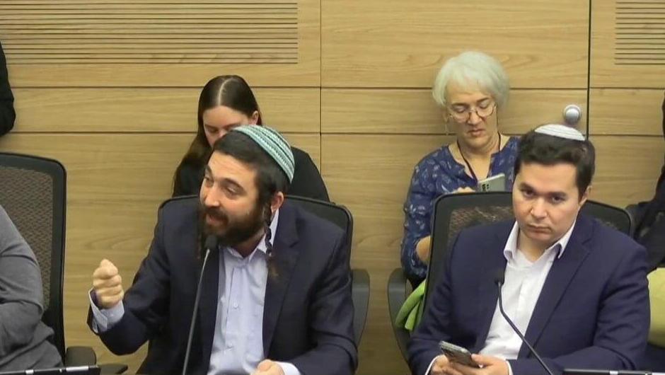 Knesset Member Tzvi Sukkot (left) (Photo: Knesset) צבי סוכות: חיל האוויר צריך לירות במי שמציתים שריפות ביהודה ושומרון, זה טרור