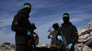 מחבלי חמאס טוענים כי איתרו גופת חלל חטוף