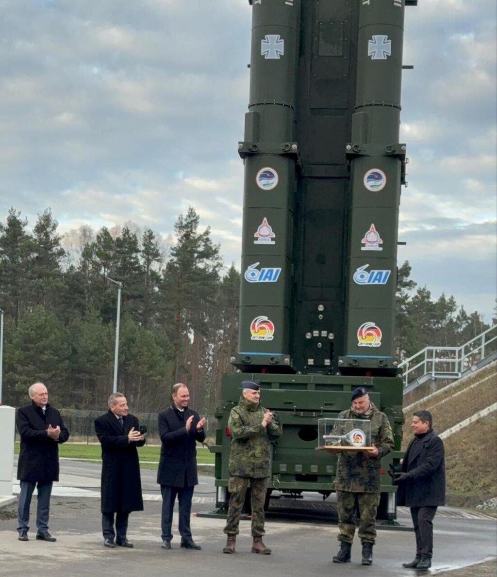 טקס מסירת חץ 3 בגרמניה