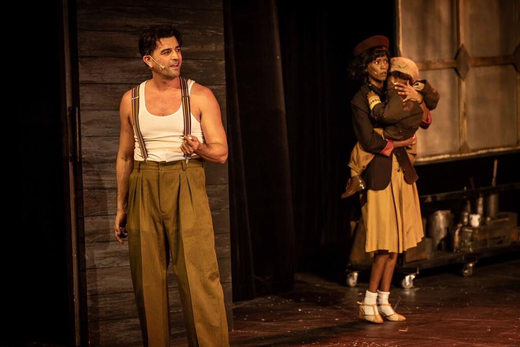 Сцена из спектакля "Зингер" 